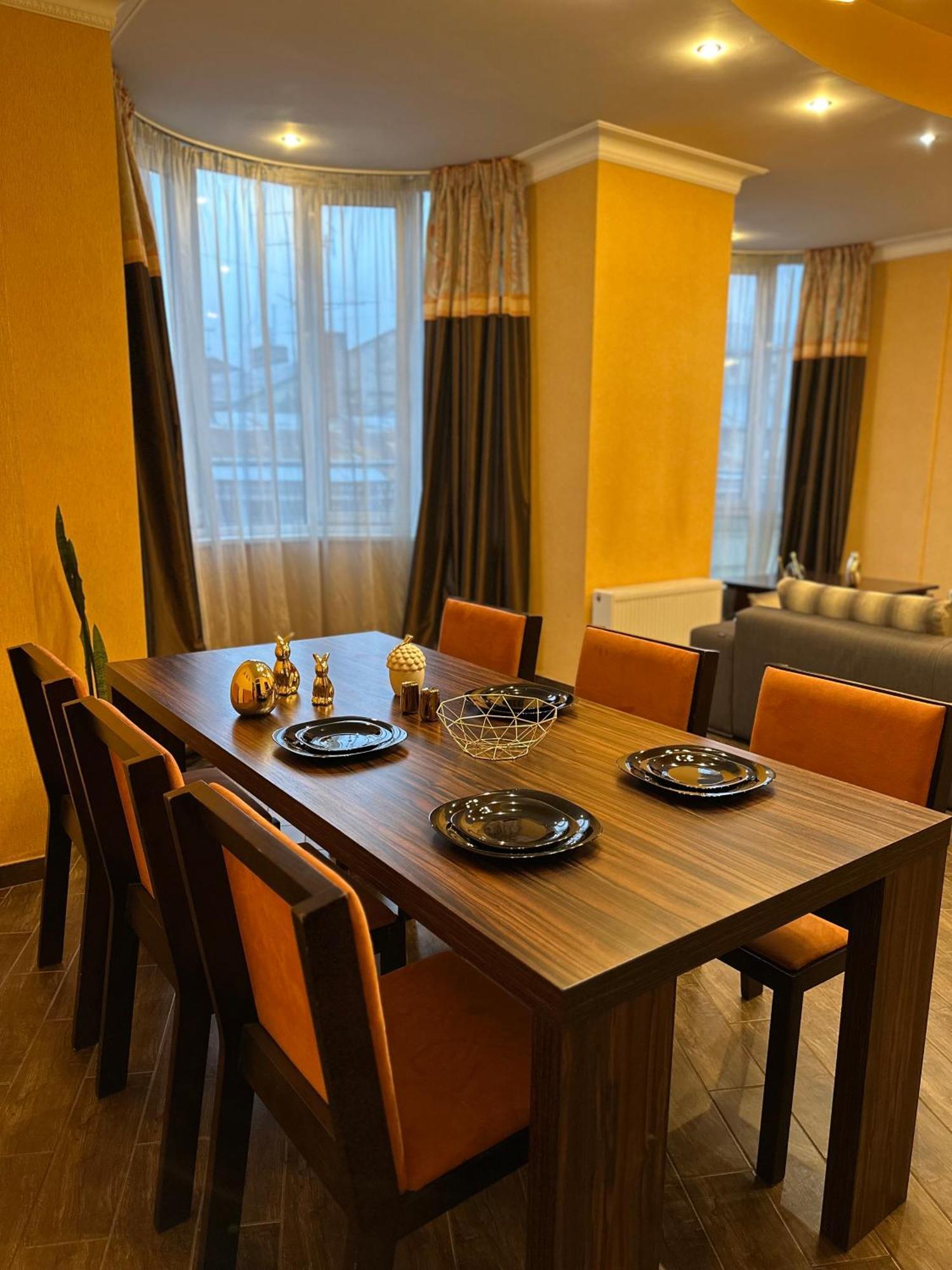 Vip Apartments ! Lviv Exterior photo